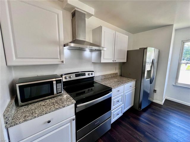 196 Thalia Trace DR, Virginia Beach, VA 23452