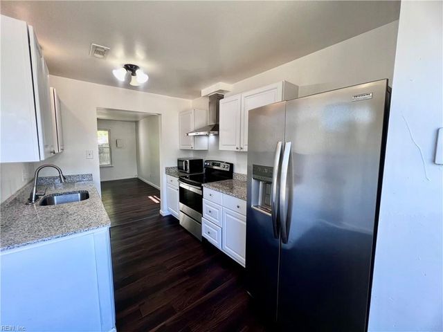 196 Thalia Trace DR, Virginia Beach, VA 23452