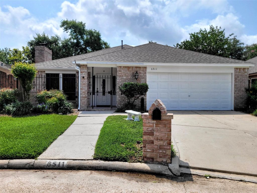 6511 Pauma Drive, Houston, TX 77069