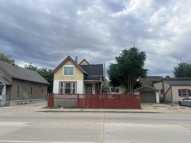1023 W Greenfield AVENUE, Milwaukee, WI 53204