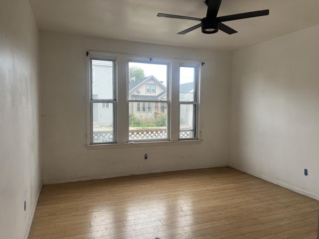 1023 W Greenfield AVENUE, Milwaukee, WI 53204