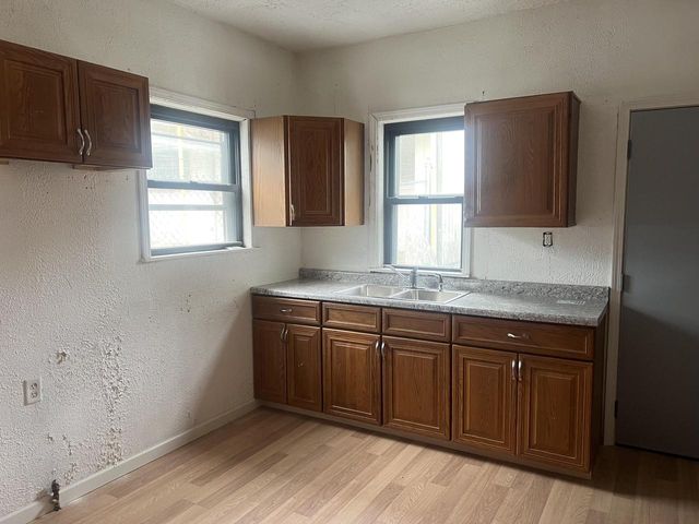 1023 W Greenfield AVENUE, Milwaukee, WI 53204
