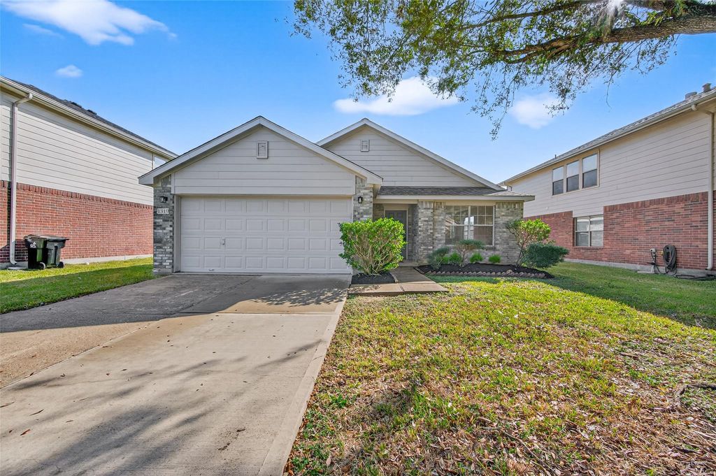1319 Emilee Court, Rosenberg, TX 77471