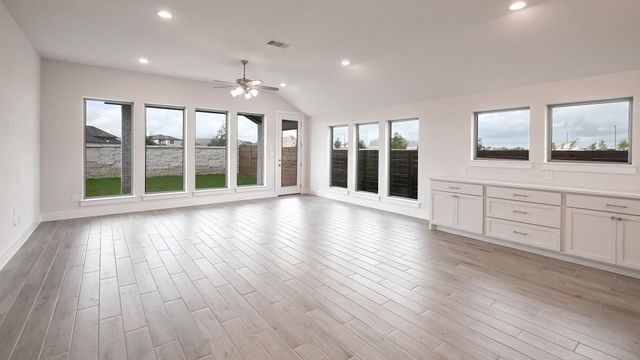 3808 Sonesta ST, Lockhart, TX 78644