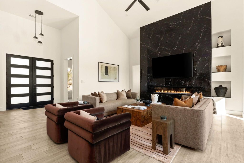 256 Charro Vista DR, Driftwood, TX 78619