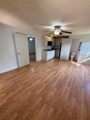 5520 Menard Avenue 2, Galveston, TX 77551