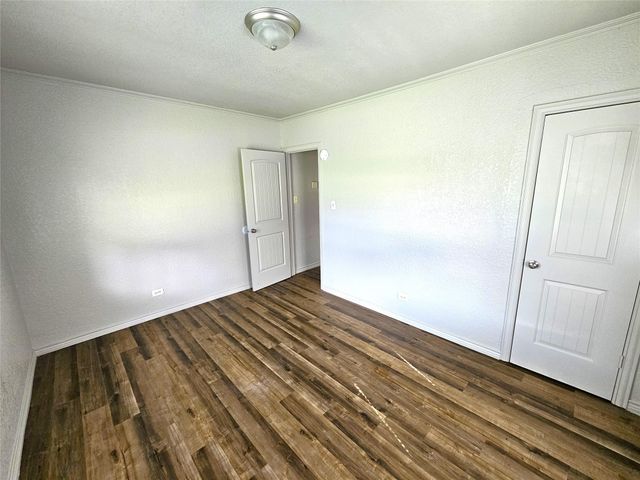 806 17th Avenue N, Texas City, TX 77590