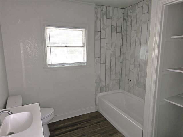 806 17th Avenue N, Texas City, TX 77590