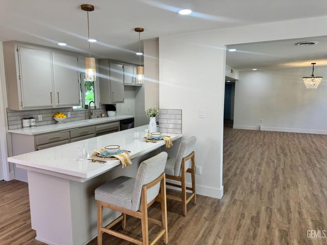 200 Carr Street, Bakersfield, CA 93309
