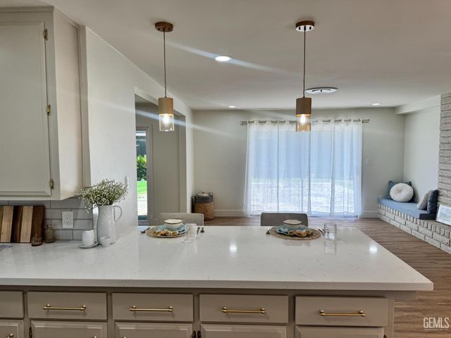 200 Carr Street, Bakersfield, CA 93309