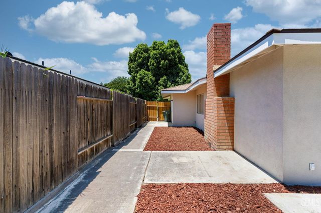 200 Carr Street, Bakersfield, CA 93309