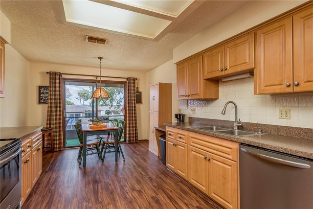 1462 LAKEVIEW DRIVE, Tarpon Springs, FL 34689