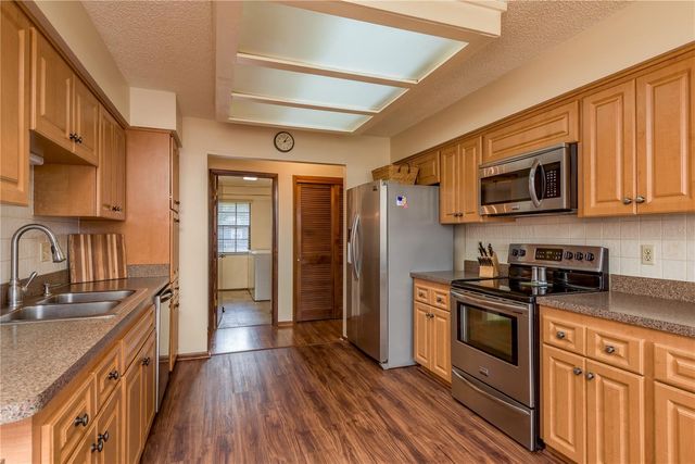 1462 LAKEVIEW DRIVE, Tarpon Springs, FL 34689