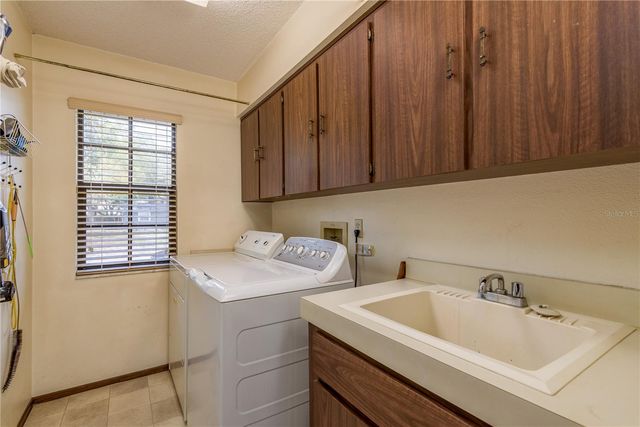 1462 LAKEVIEW DRIVE, Tarpon Springs, FL 34689