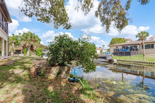 1462 LAKEVIEW DRIVE, Tarpon Springs, FL 34689