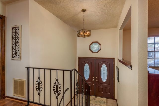 1462 LAKEVIEW DRIVE, Tarpon Springs, FL 34689