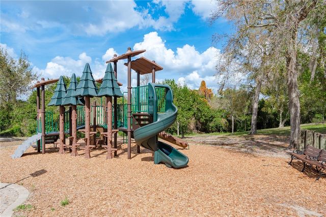 1462 LAKEVIEW DRIVE, Tarpon Springs, FL 34689