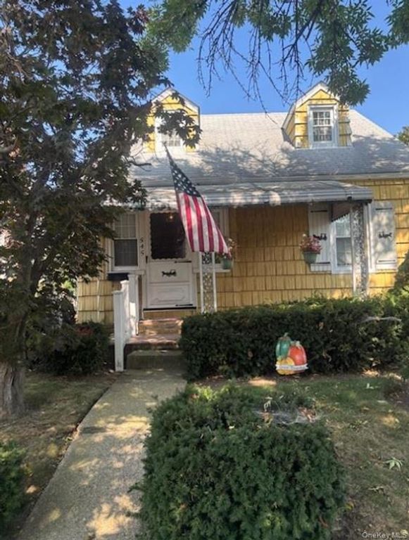 545 6th Avenue, New Hyde Park, NY 11040 — exterior