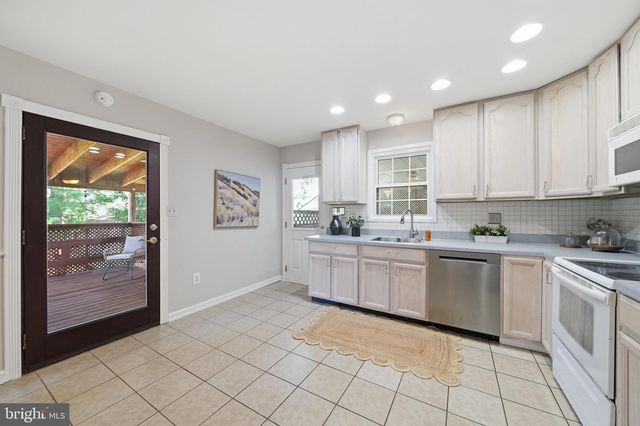 7246 POMMEL DR, Sykesville, MD 21784