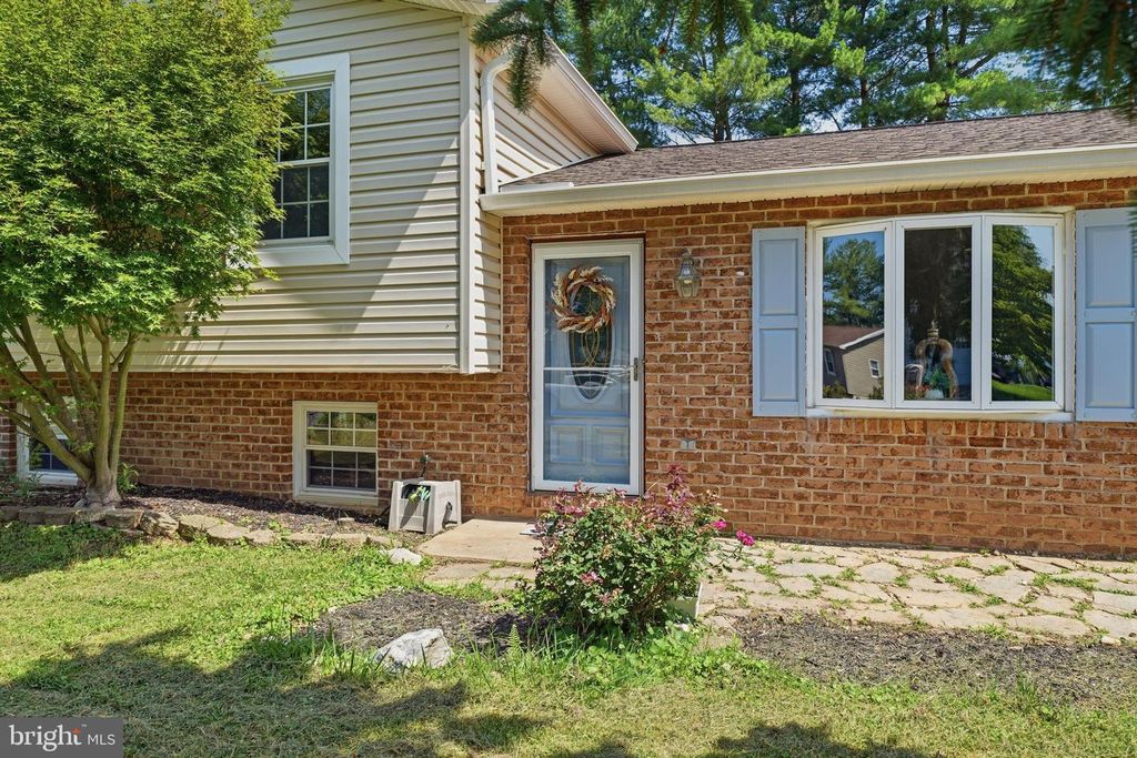 7246 POMMEL DR, Sykesville, MD 21784