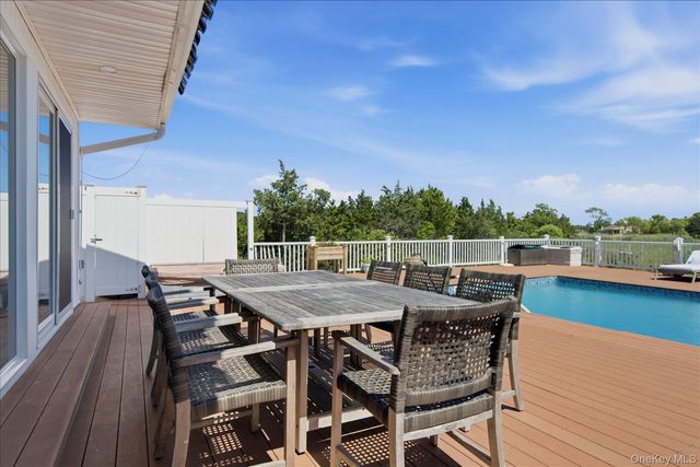 16 Meadow Lane, Westhampton Beach, NY 11978