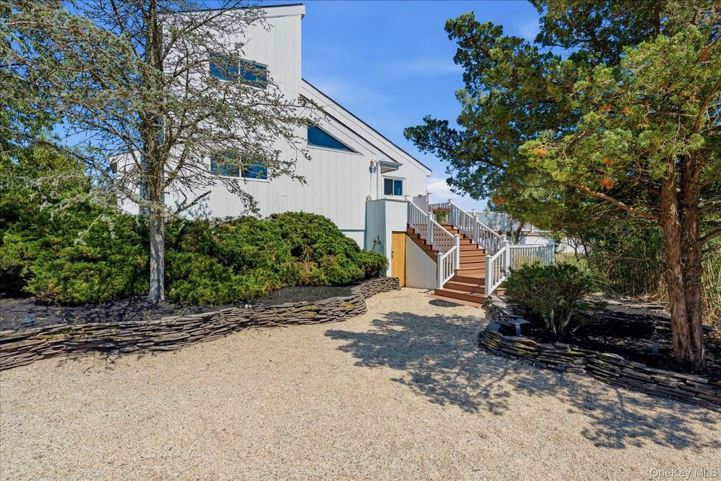 16 Meadow Lane, Westhampton Beach, NY 11978