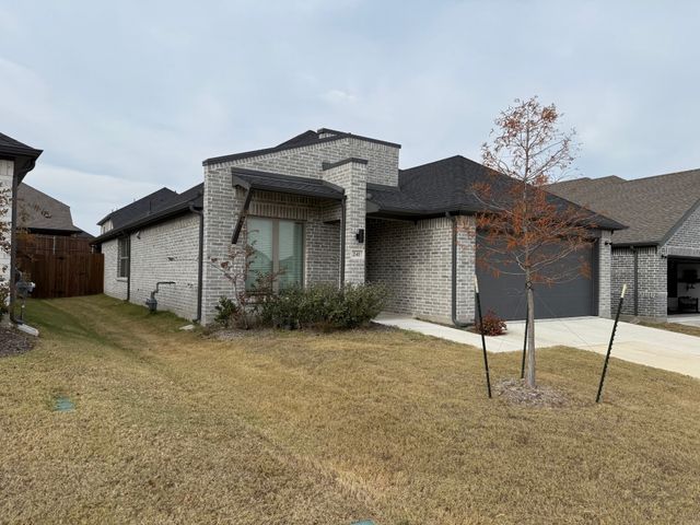 241 Little Bridge Drive, Lavon, TX 75166