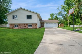 7405 Pierce Place, Merrillville, IN 46410