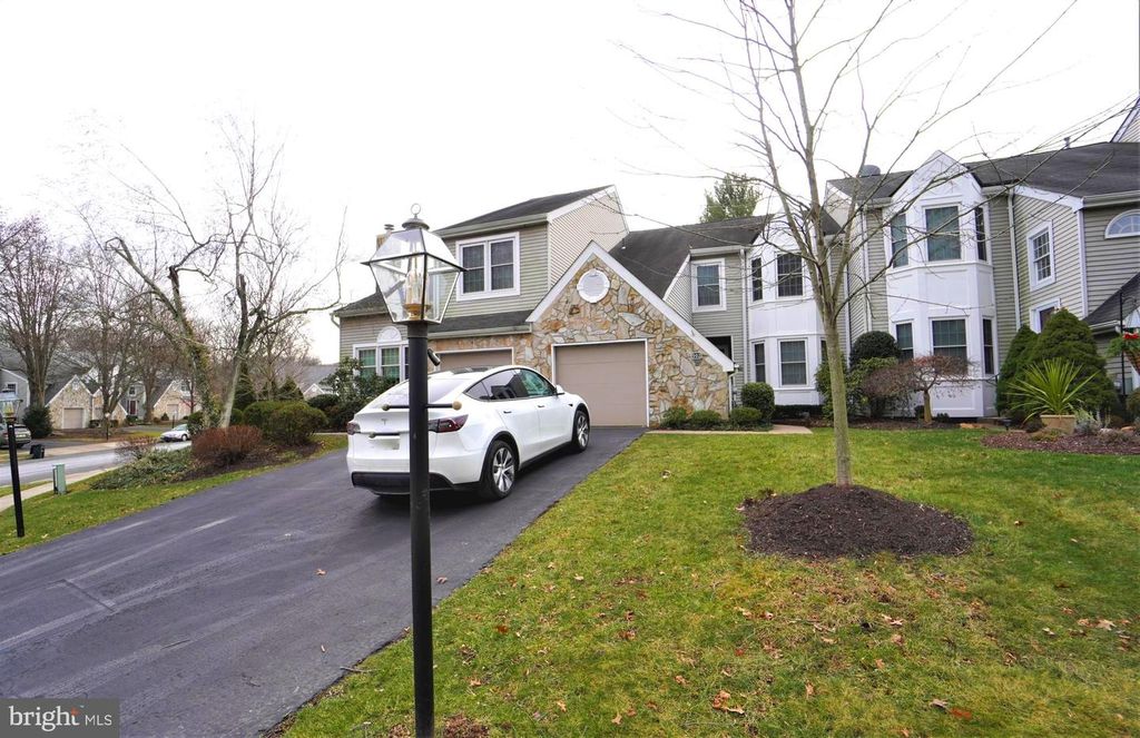 902 EAGLE LN, Doylestown, PA 18901