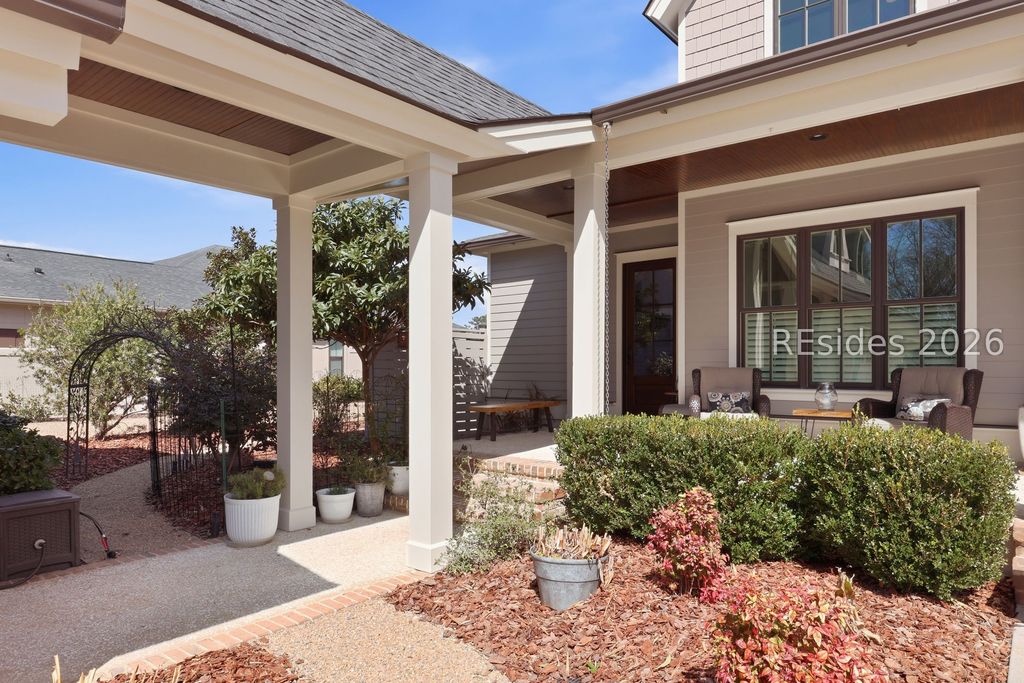 Image 10 of property listing at 20 Fish Dancer Ct, Bluffton, SC 29910