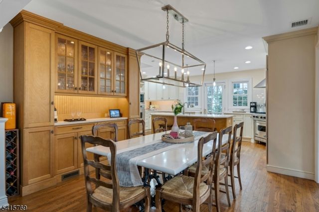 25 Dogwood Dr, Summit City, NJ 07901