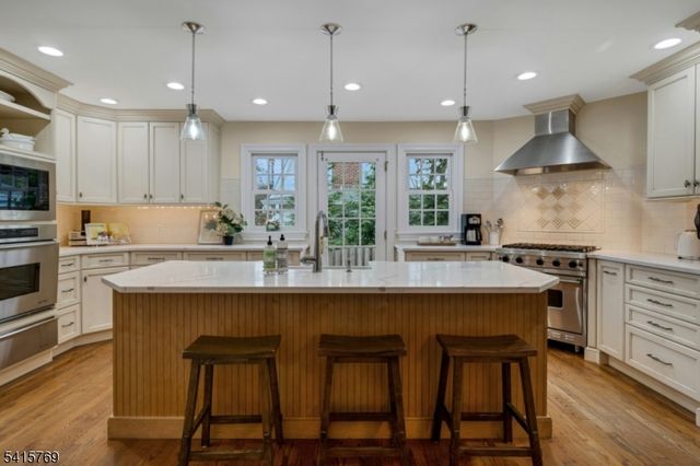 25 Dogwood Dr, Summit City, NJ 07901