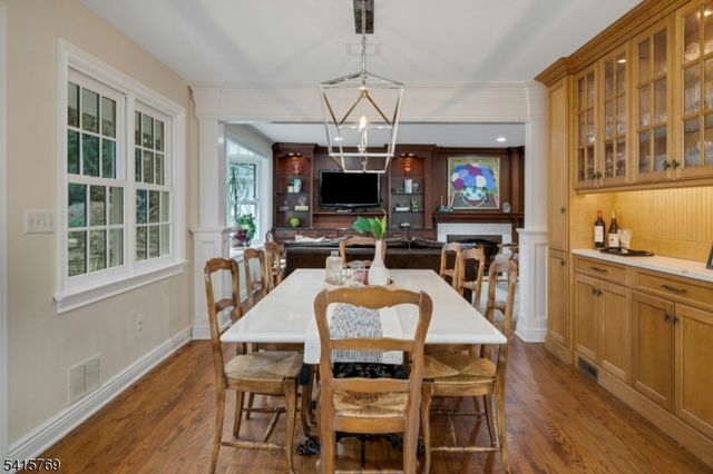 25 Dogwood Dr, Summit City, NJ 07901