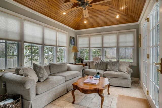 25 Dogwood Dr, Summit City, NJ 07901