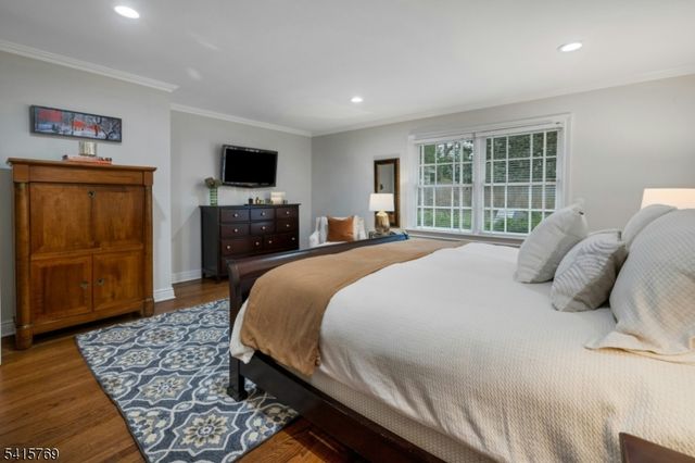 25 Dogwood Dr, Summit City, NJ 07901