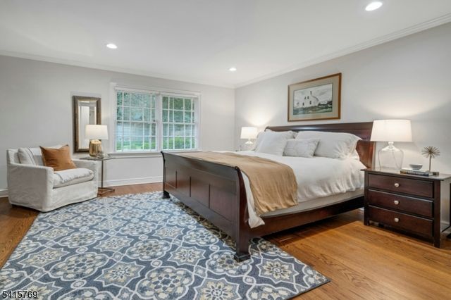 25 Dogwood Dr, Summit City, NJ 07901