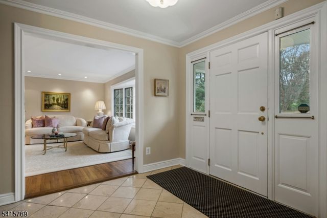 25 Dogwood Dr, Summit City, NJ 07901