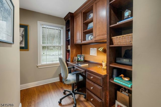 25 Dogwood Dr, Summit City, NJ 07901