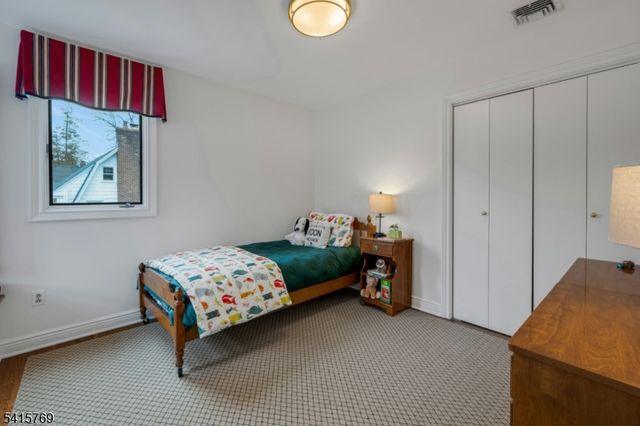 25 Dogwood Dr, Summit City, NJ 07901