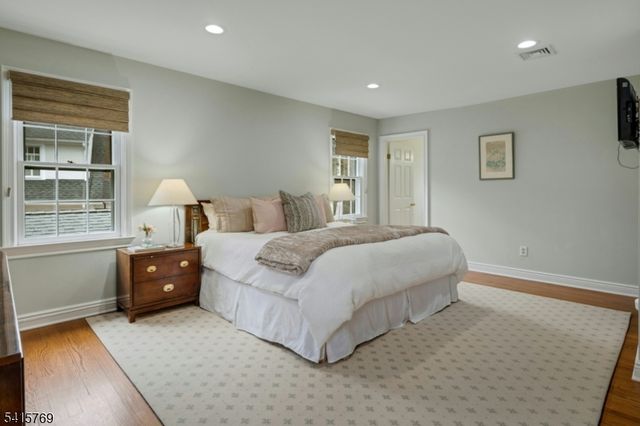 25 Dogwood Dr, Summit City, NJ 07901