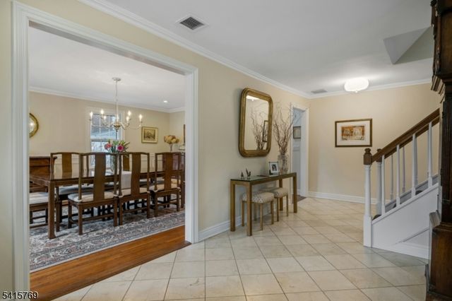 25 Dogwood Dr, Summit City, NJ 07901