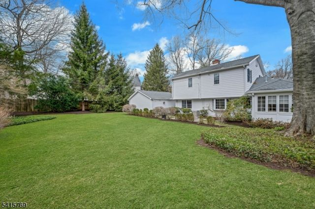 25 Dogwood Dr, Summit City, NJ 07901