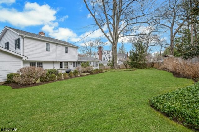 25 Dogwood Dr, Summit City, NJ 07901