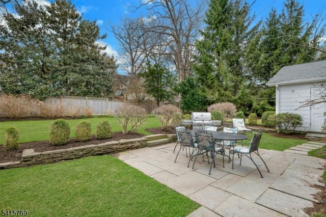 25 Dogwood Dr, Summit City, NJ 07901