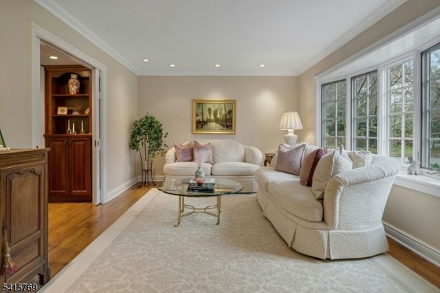 25 Dogwood Dr, Summit City, NJ 07901