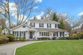 25 Dogwood Dr, Summit City, NJ 07901