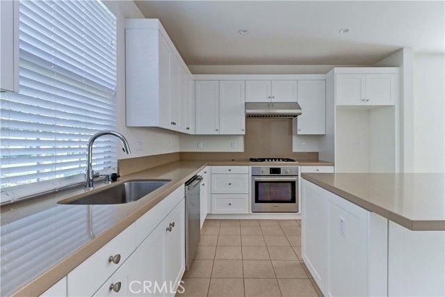 158 Falcon, Irvine, CA 92618