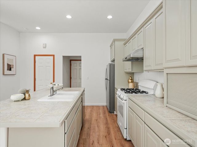 2465 132nd Avenue SE, Bellevue, WA 98005