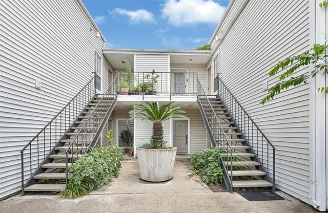 9809 Richmond Avenue 8, Houston, TX 77042
