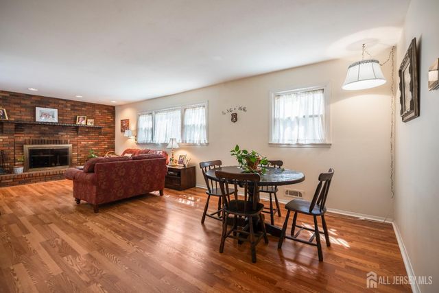 20 Rolling Road, East Brunswick, NJ 08816